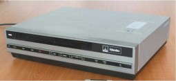 VHD videopřehrávač Thorn EMI z roku 1984